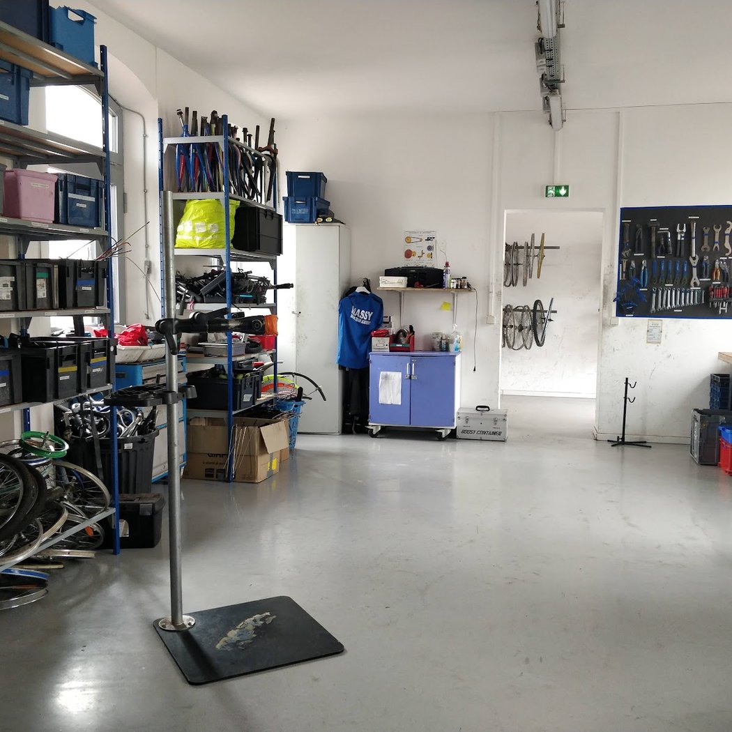 Recyclerie Sportive Massy Palaiseau - Boutique de seconde main et atelier co-réparation vélos 1