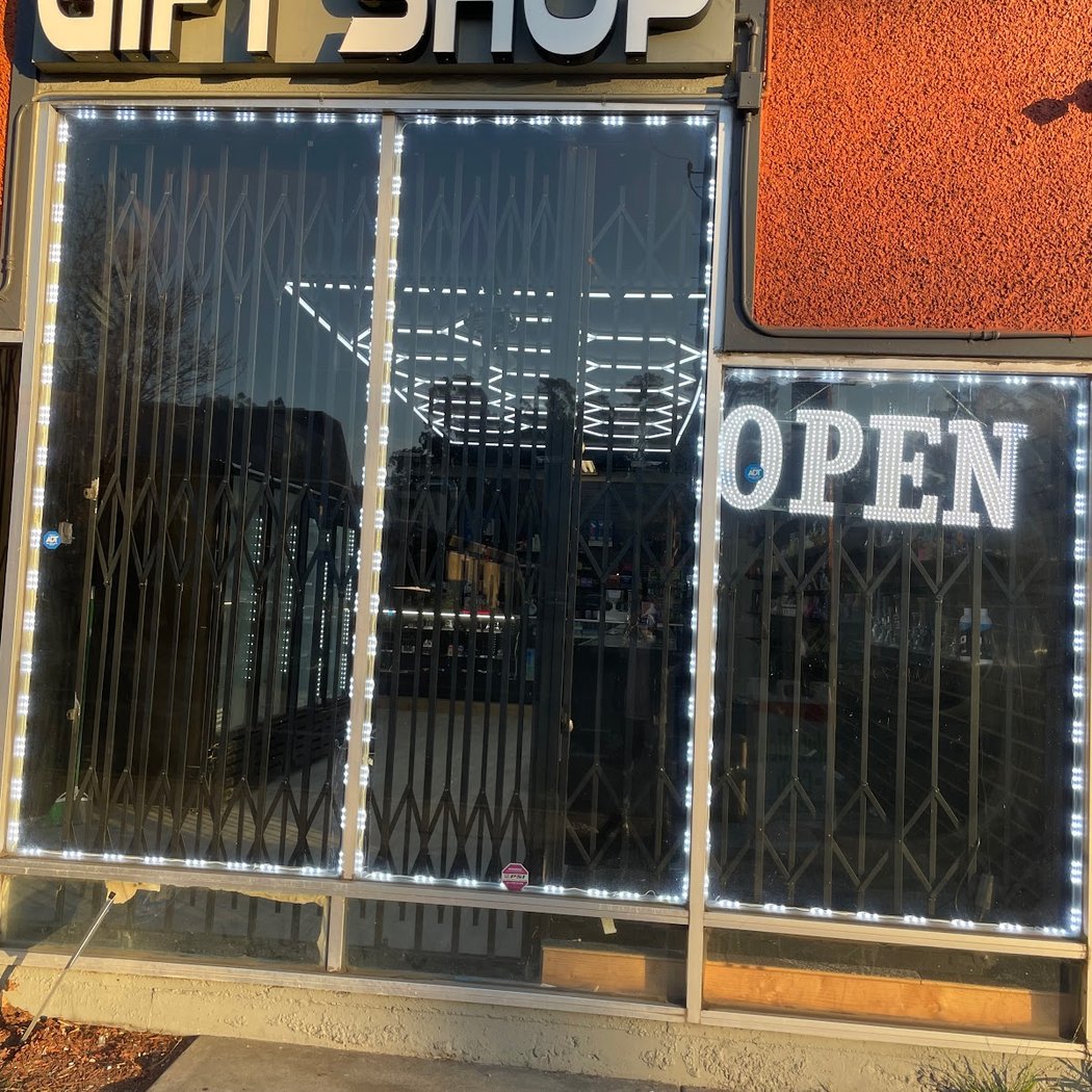 E-Z Exotic Gift Shop 2