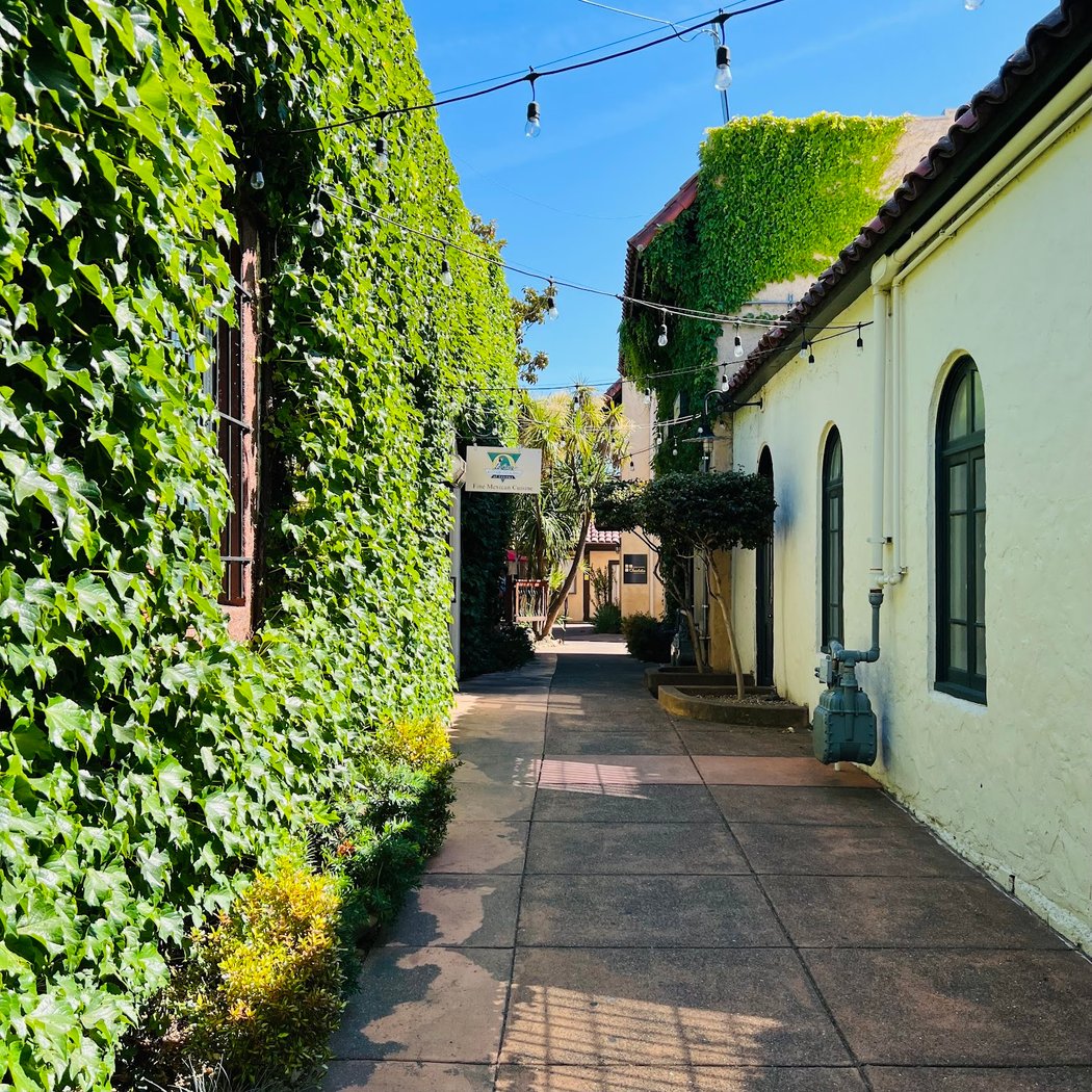 Sonoma Valley Visitors Bureau - South Visitors Center 3