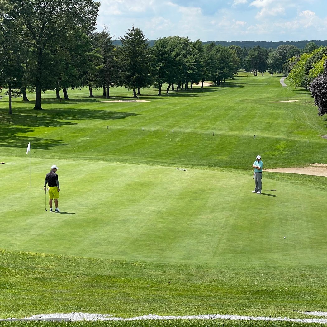 Middle Island Country Club 2
