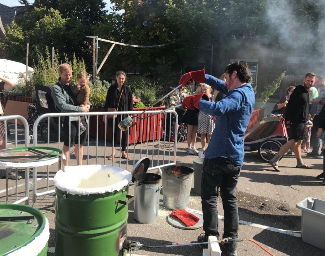 Rakuworkshop, bygning og brænding, ved Manuel Canu