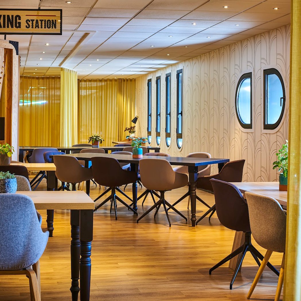 Coworking Station 2
