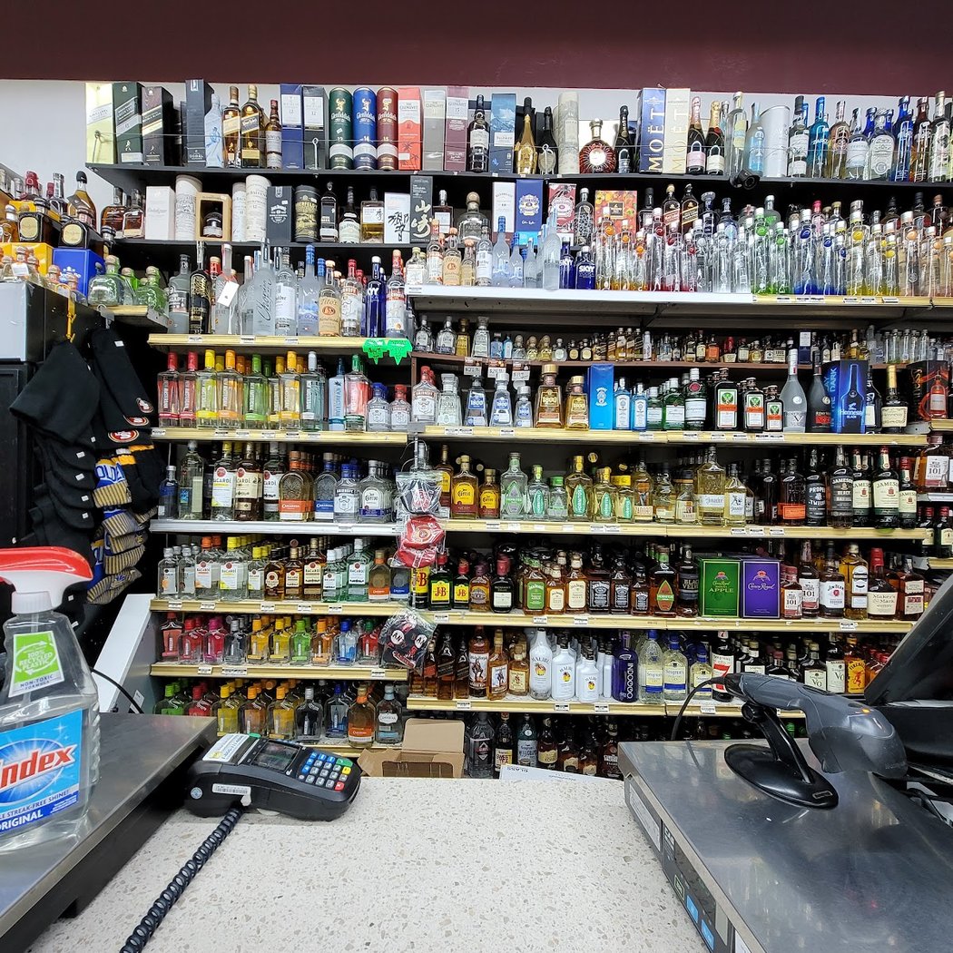 Leland Market Beer & Liquor 1