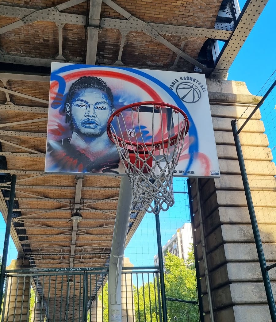 Glacière basketball court 4