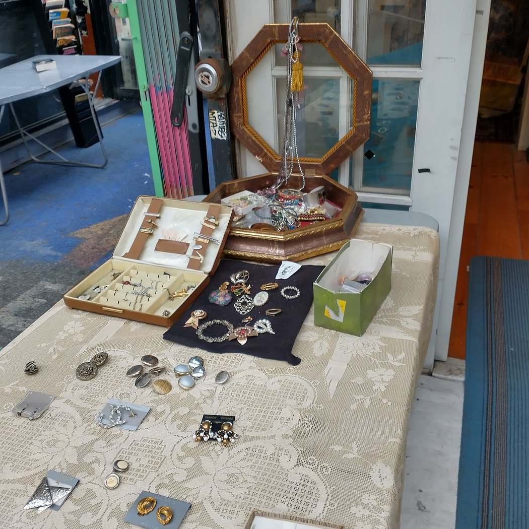 The Alley flea market 3