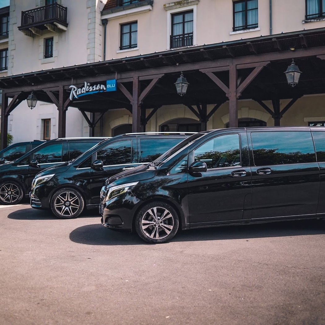 Private Chauffeur - AMANI LIMOUSINES 3