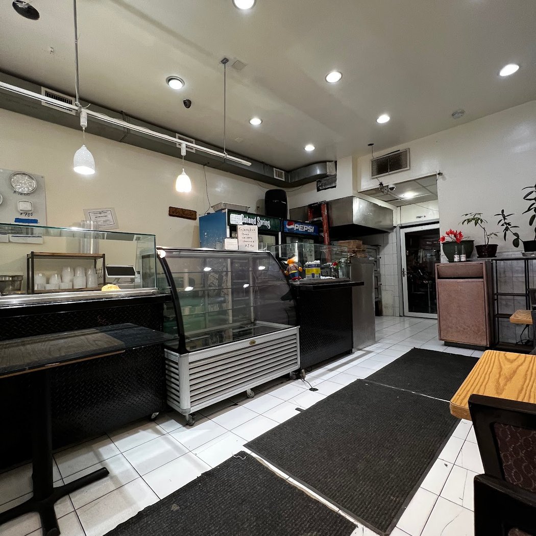 Mister Gusto Restaurant 3
