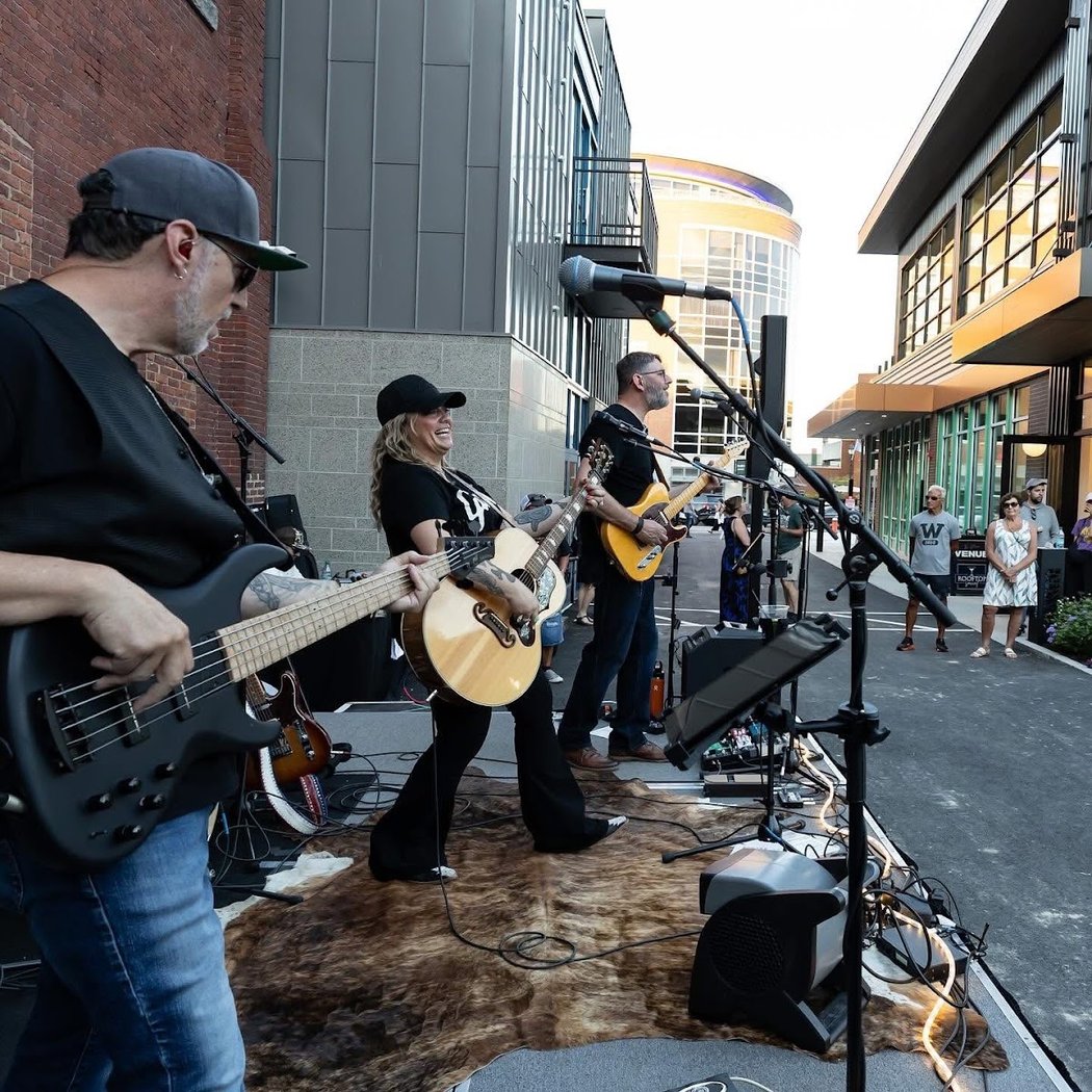 Sam Adams Summer Concert Series: Joe Messineo