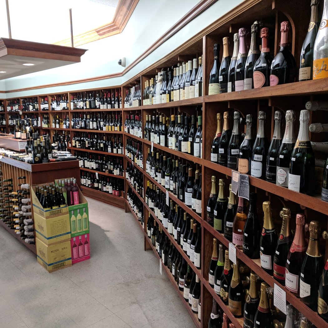 Ludwig's Liquor & Smoke Shop 1