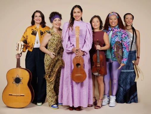 Sonia De Los Santos: Bilingual Songs of Hope for All Ages 1