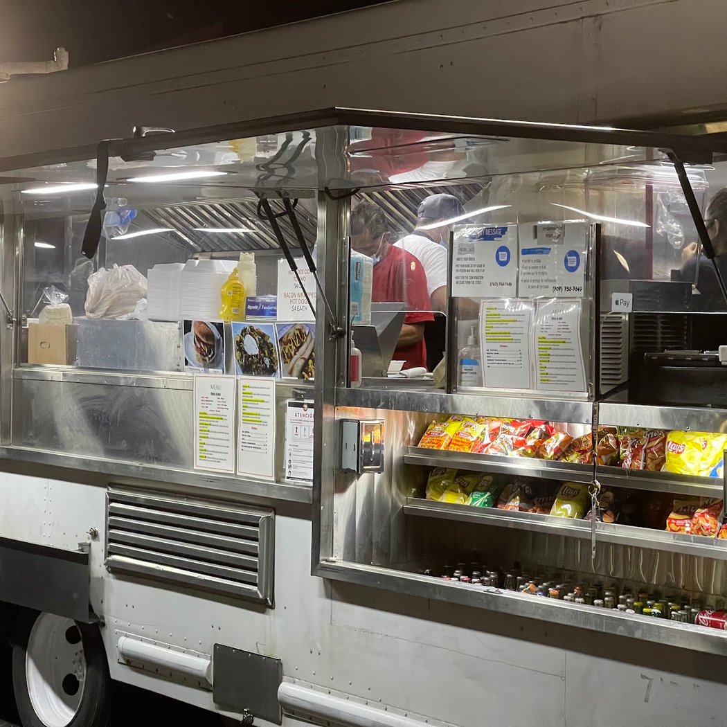 Los Magos Mexican Food Truck 2