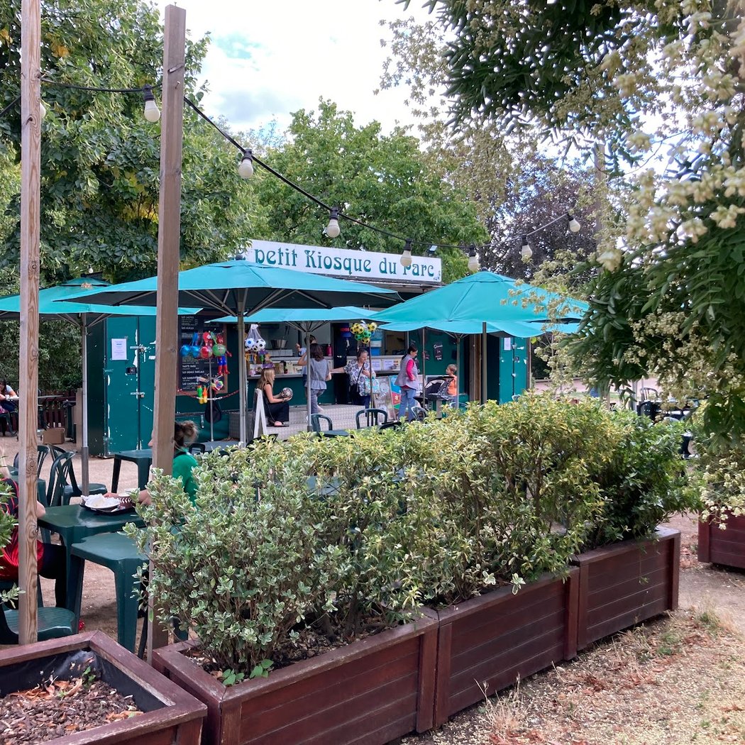 Le petit kiosque du parc de Bécon 3