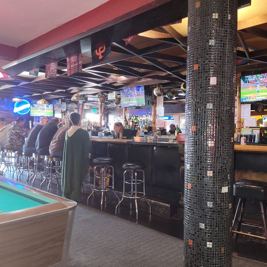 Antone's Cocktail Lounge 1