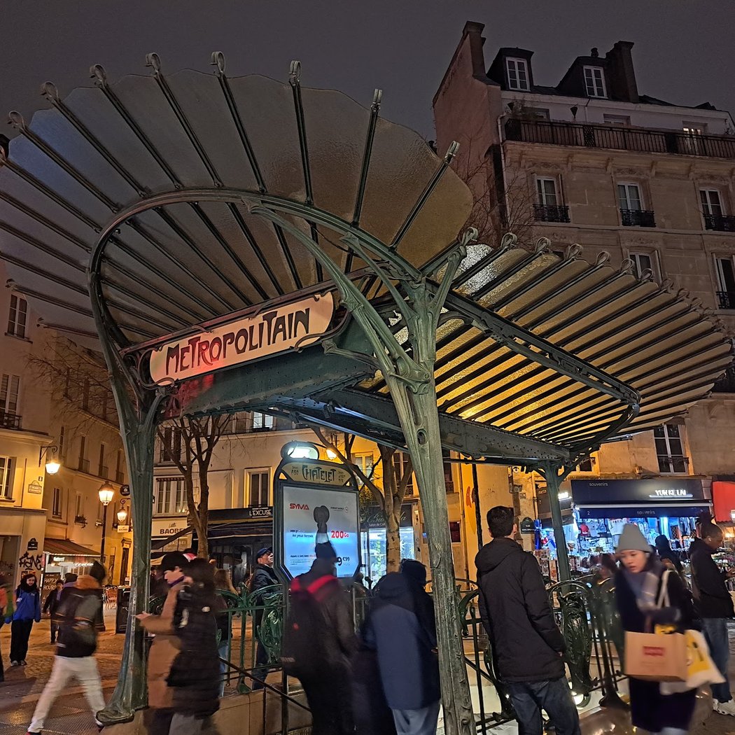 Bouche de Métro Guimard 3