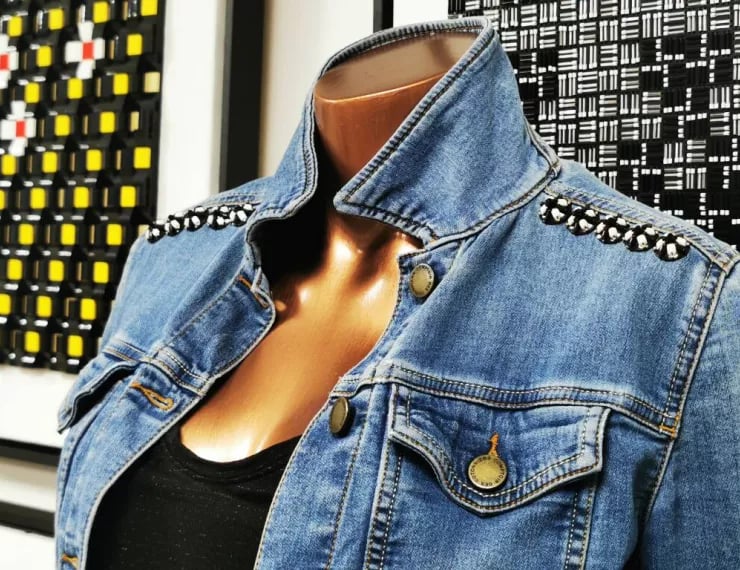 Atelier broderie Haute Couture sur vêtements 1
