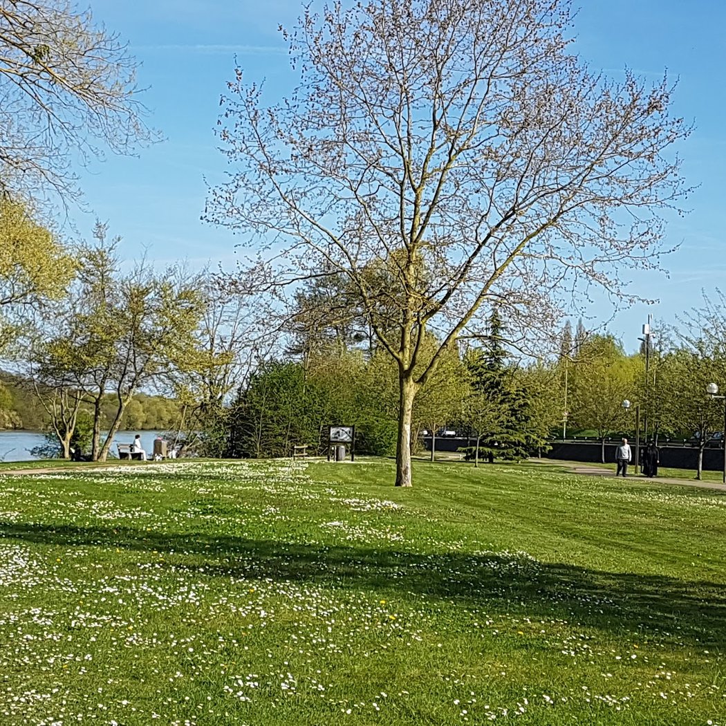 Parc jeux enfants et terrain de basket 1