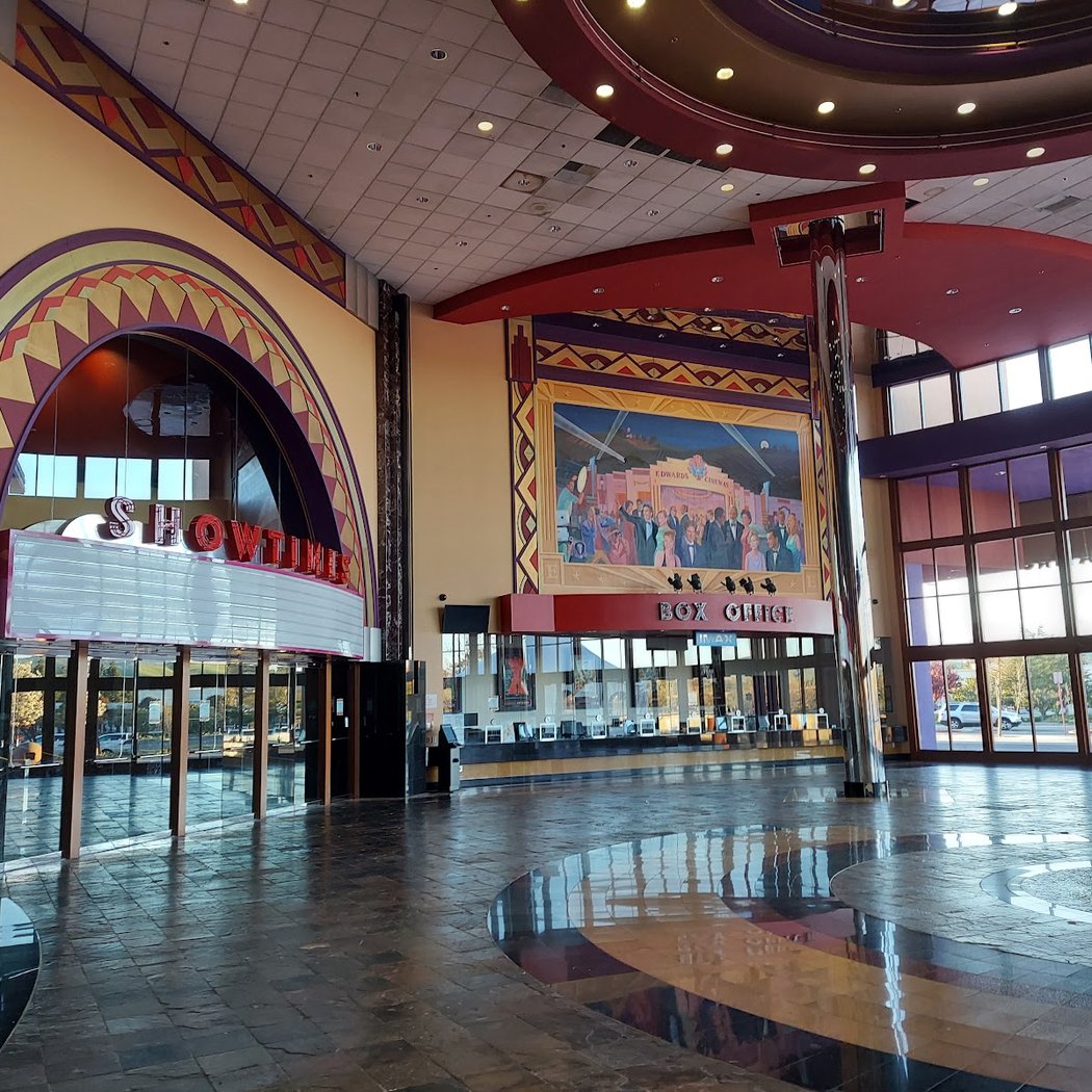 Gateway Courtyard 1