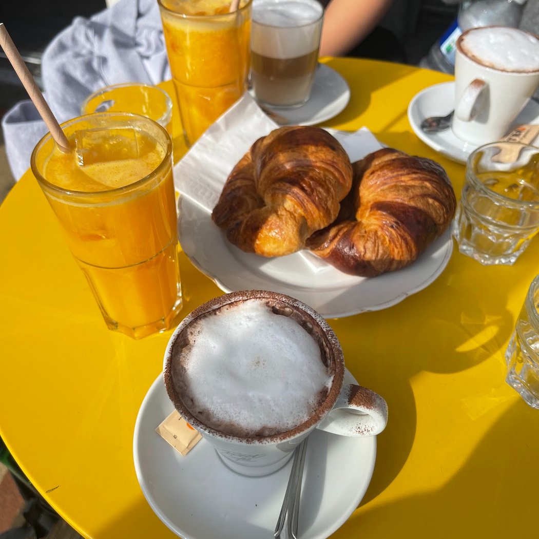 le petit cafe 3