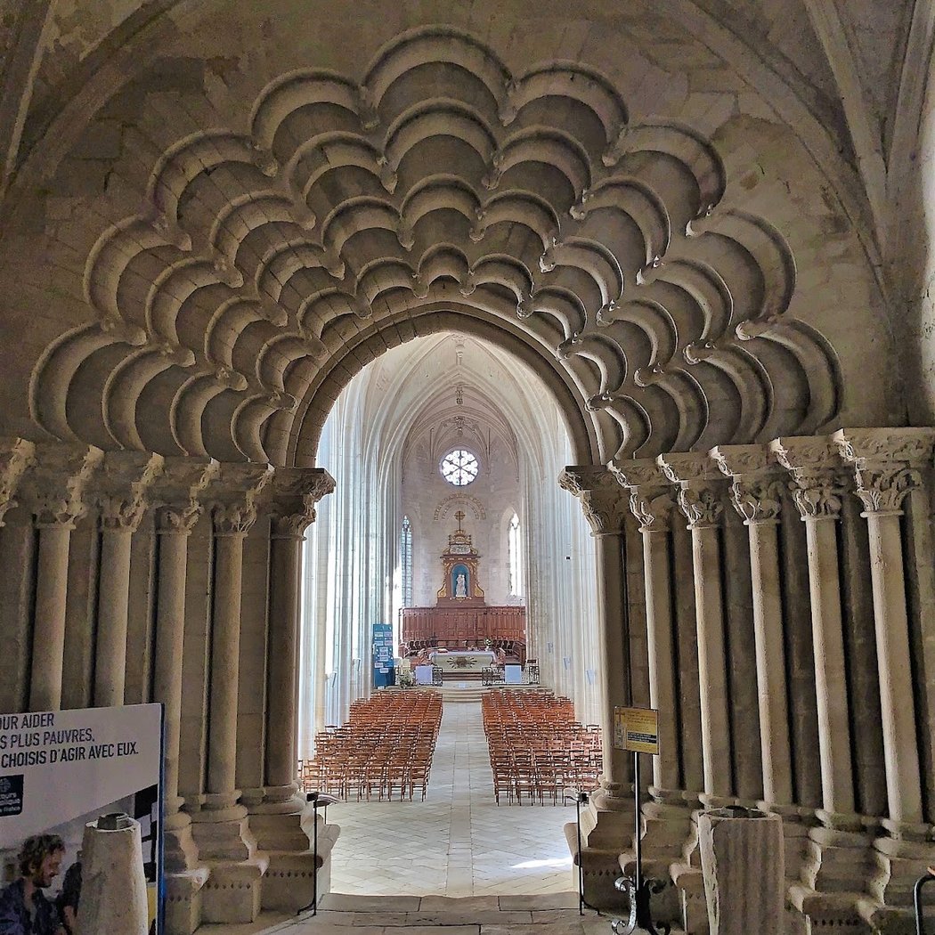Église Abbatiale Notre-Dame de Celles-sur-Belle 1