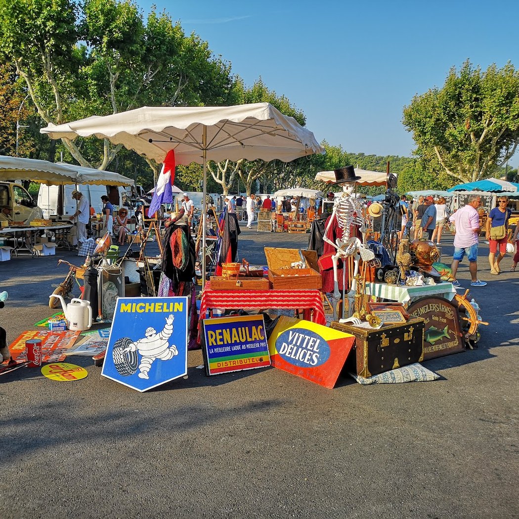 Villeneuve-Lès-Avignon Flea Market 1