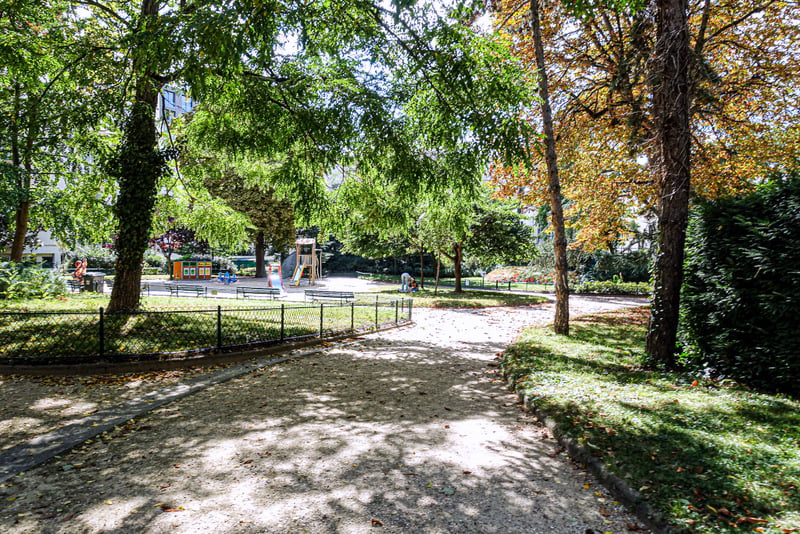 Square Colbert 2