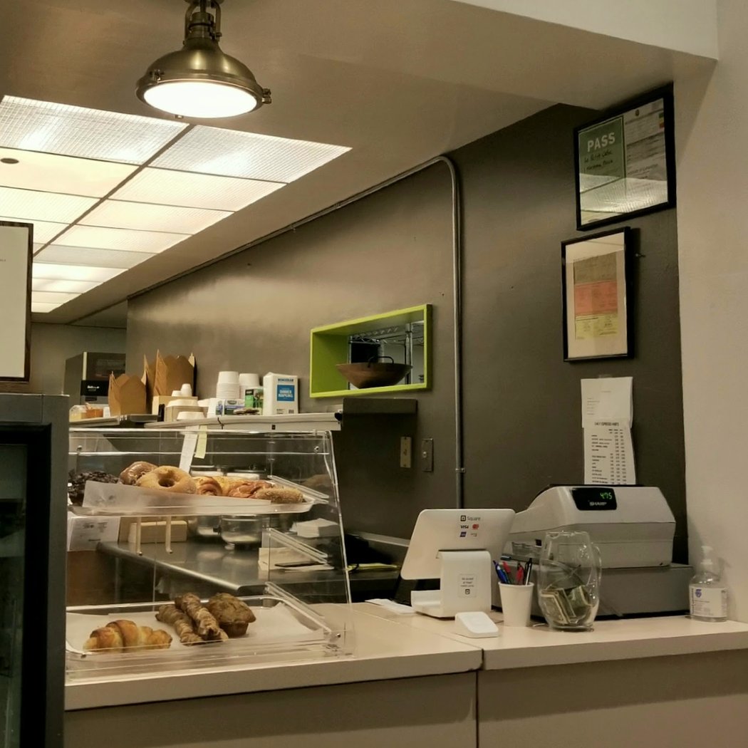 Le Petit Cafe 2