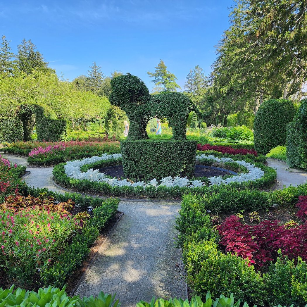 Green Animals Topiary Garden 1