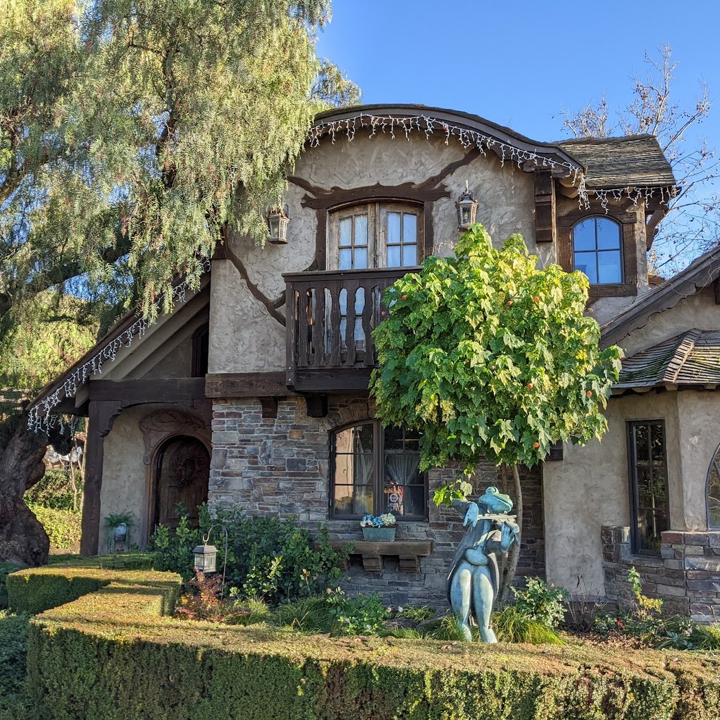 Castillo's Hillside Shire Winery 3