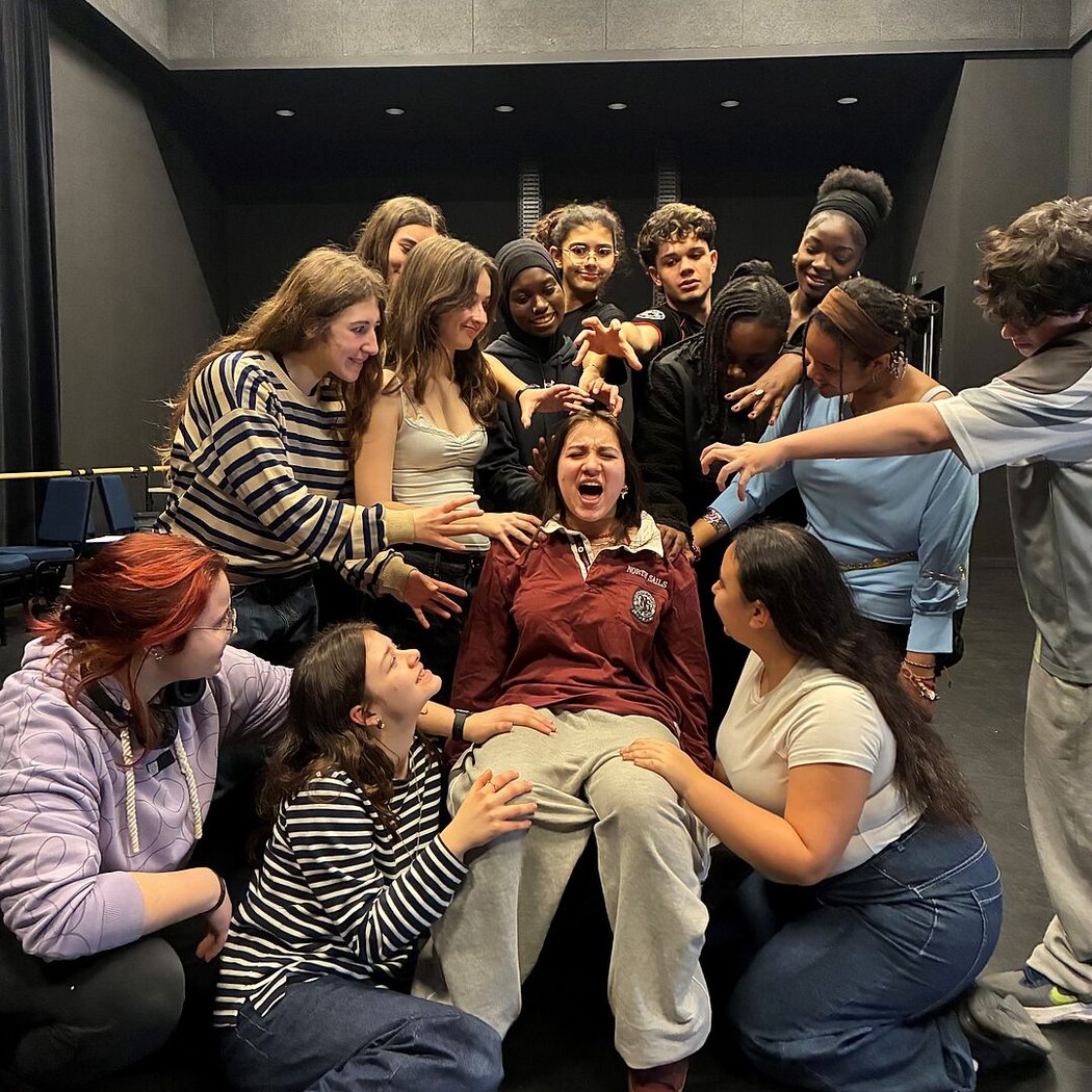 LA TROUPE ADOS 1