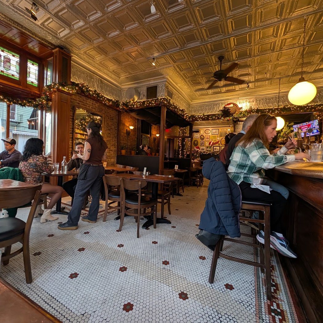 Teddy's Bar & Grill 1