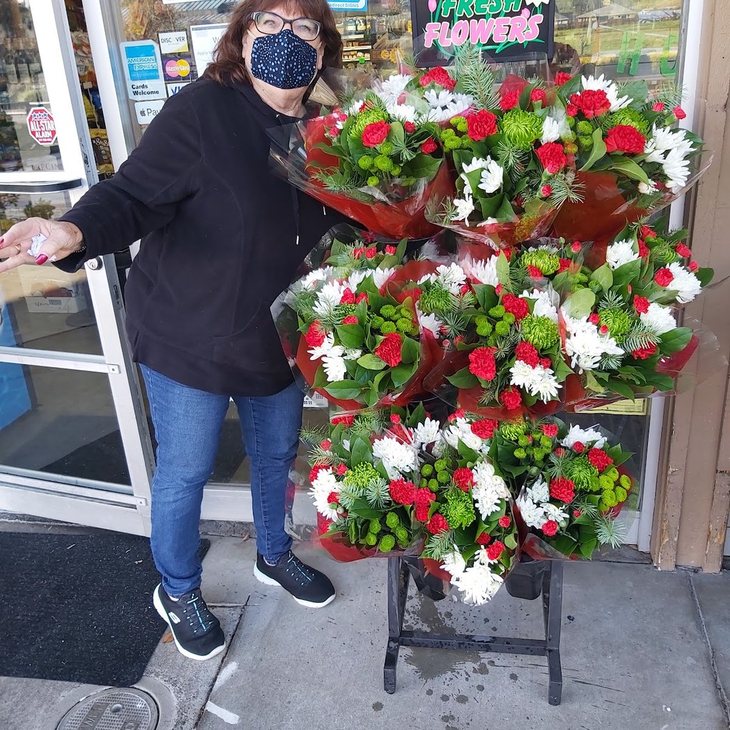 Oakmont Village Market 3