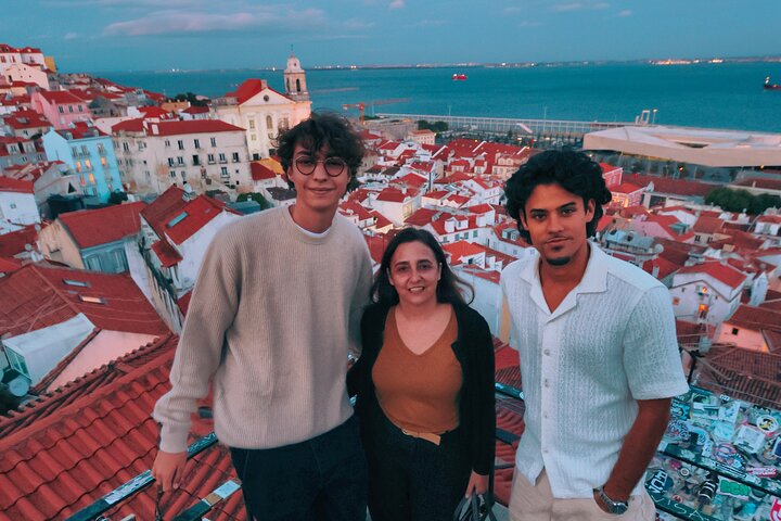 Old Lisbon: Guided Tour (Polaroid Pictures & Treats)