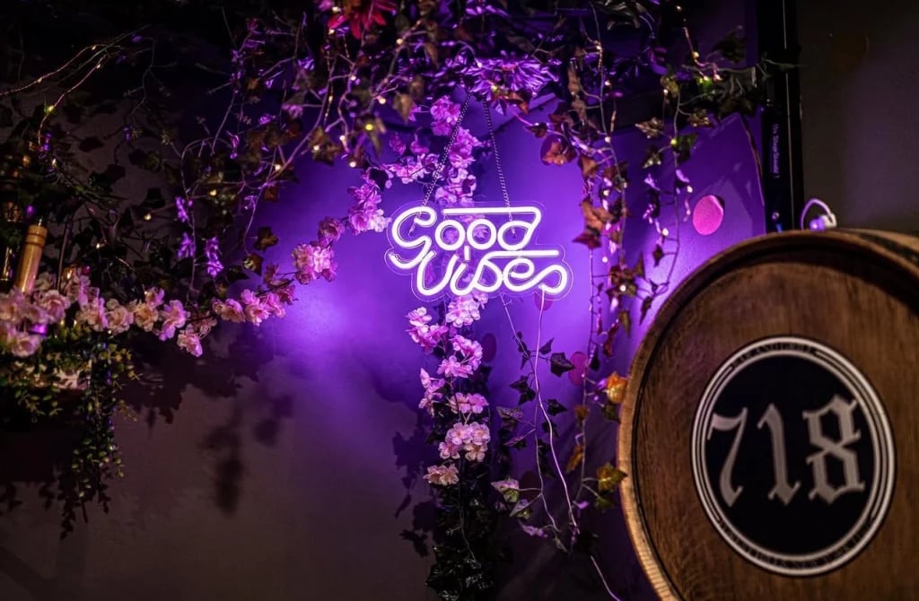 718 Grill And Bar 4