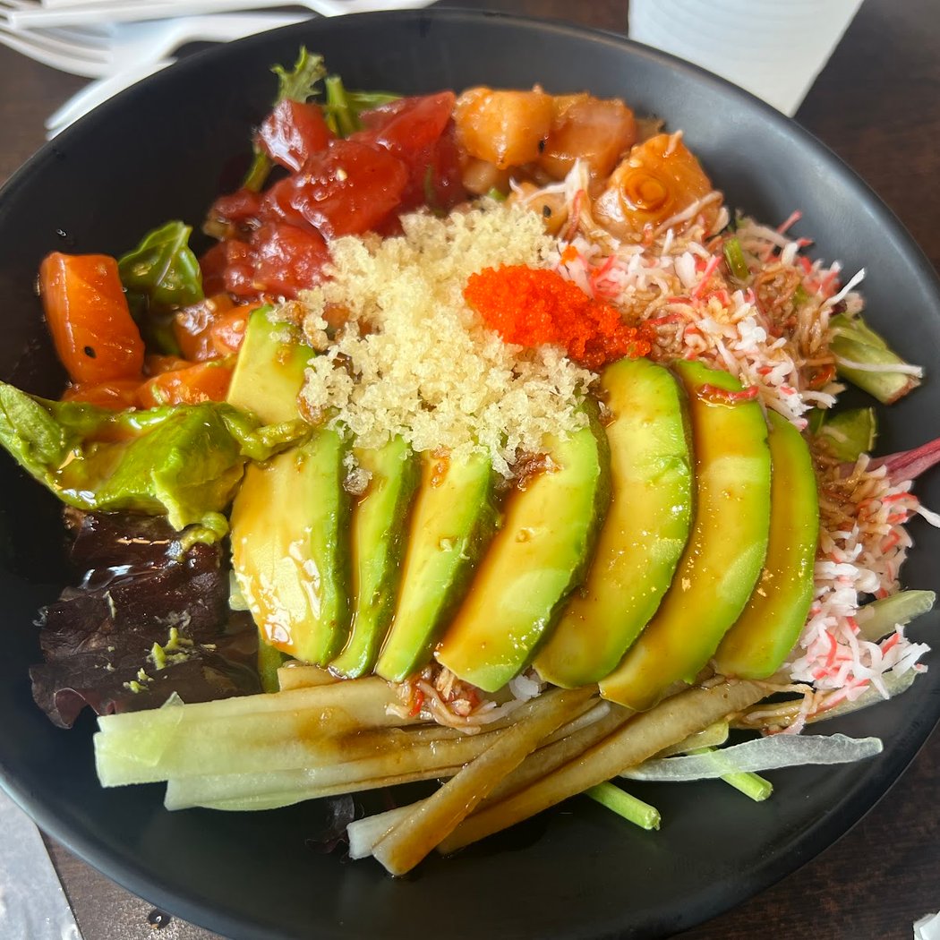 Poke fish sushi 1