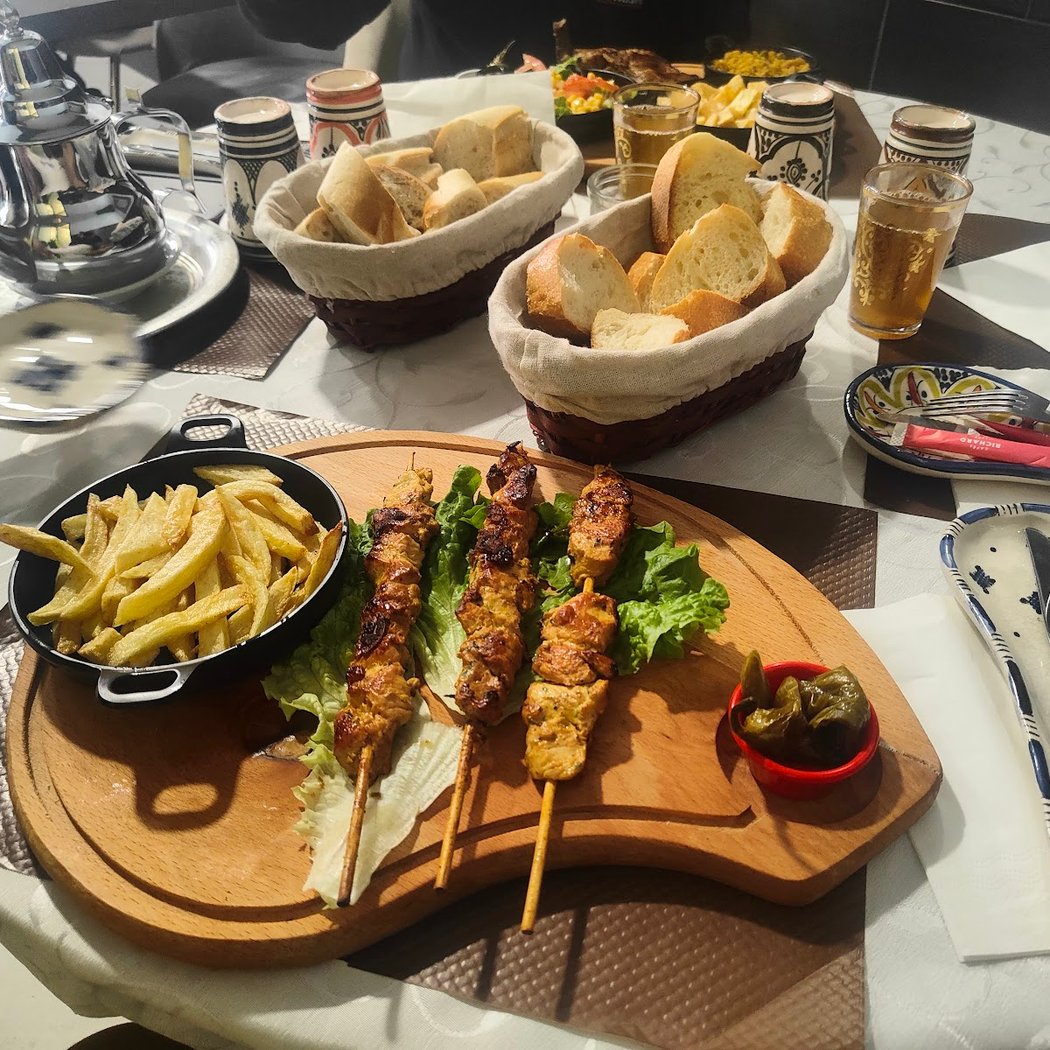 Cafe Restaurant La Belle Vue 1