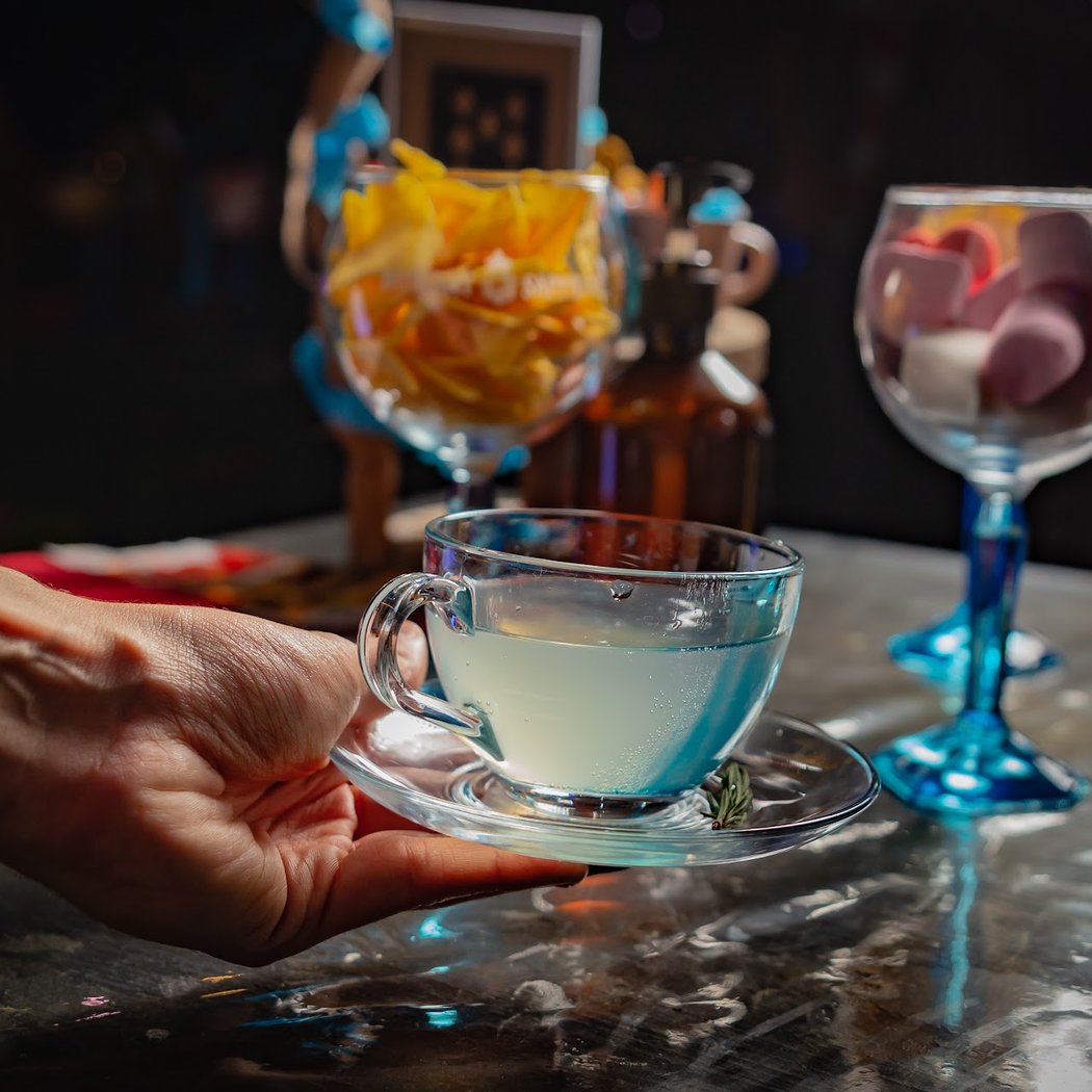 Mad Hatter : la Gin & Tea Party du Chapelier Fou à Paris 3