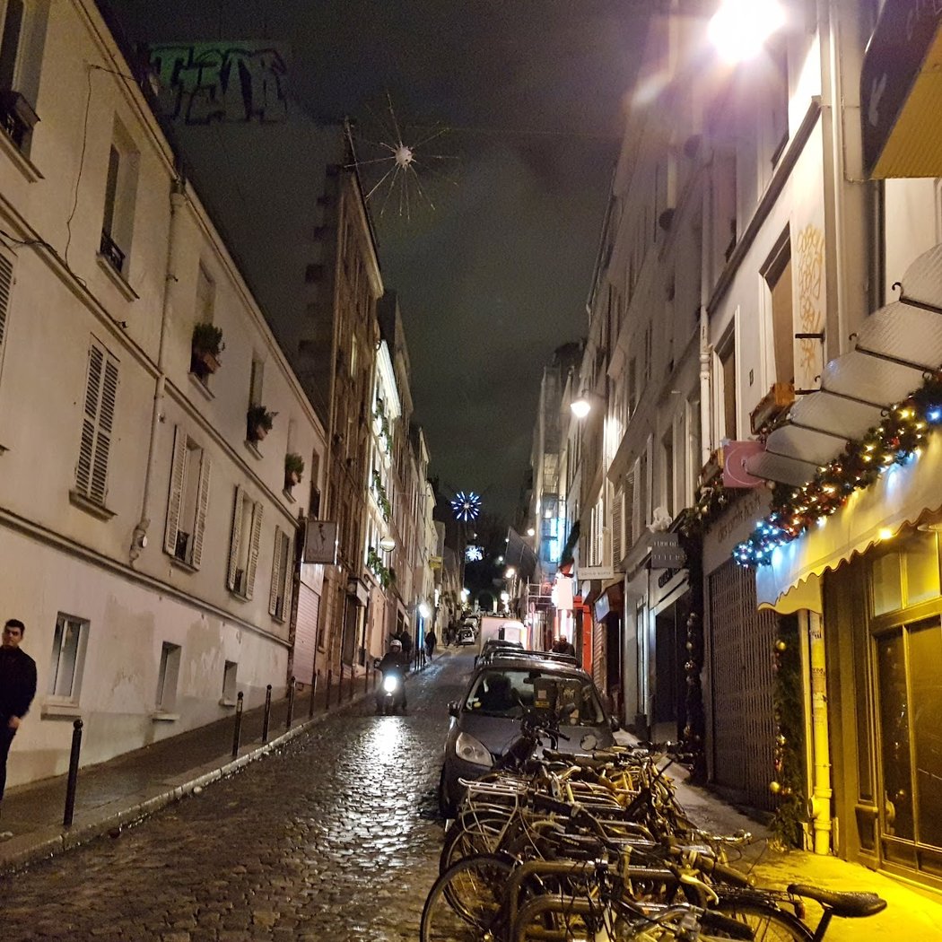 Rue Tholozé 2