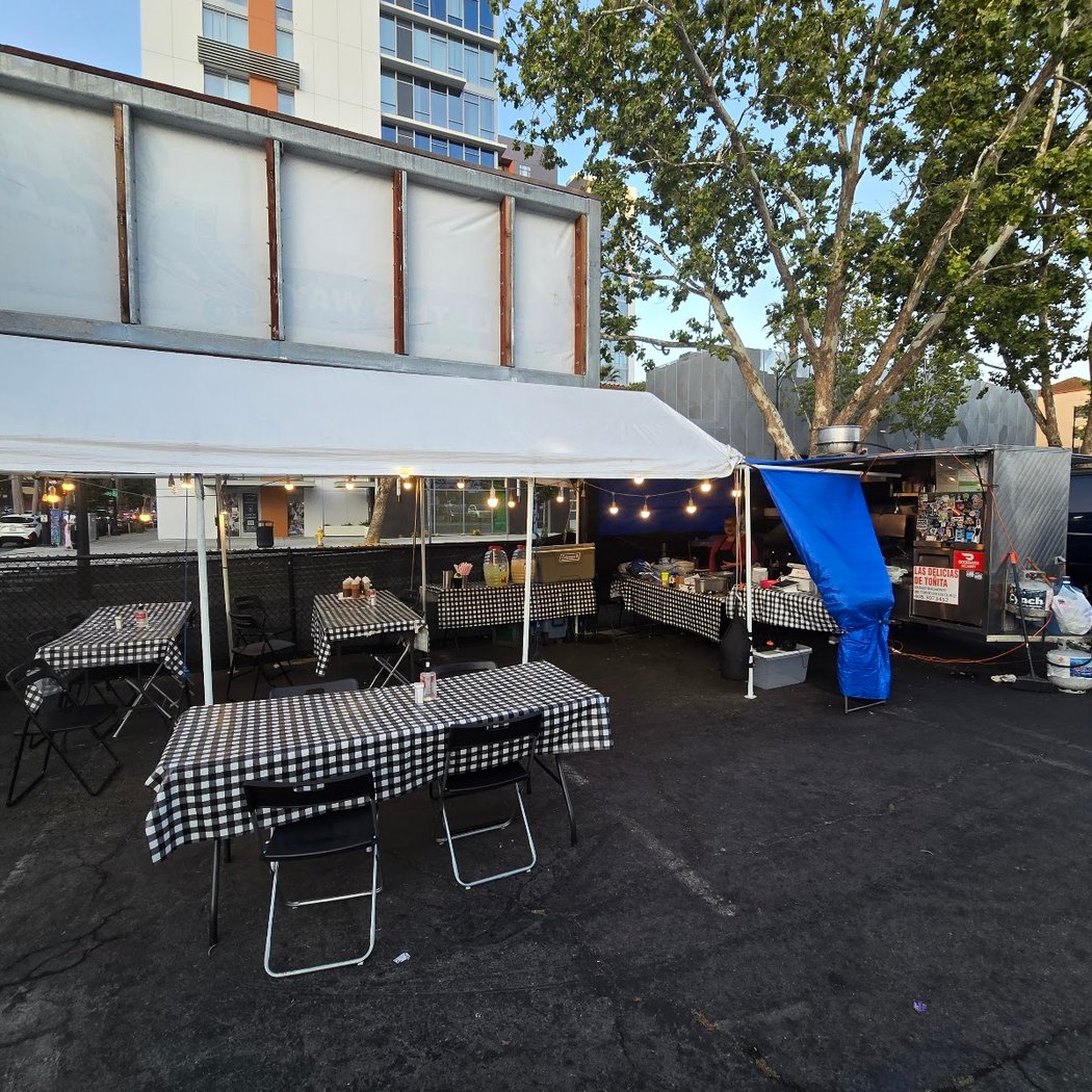 Las Delicias De Toñita Taco Truck 2