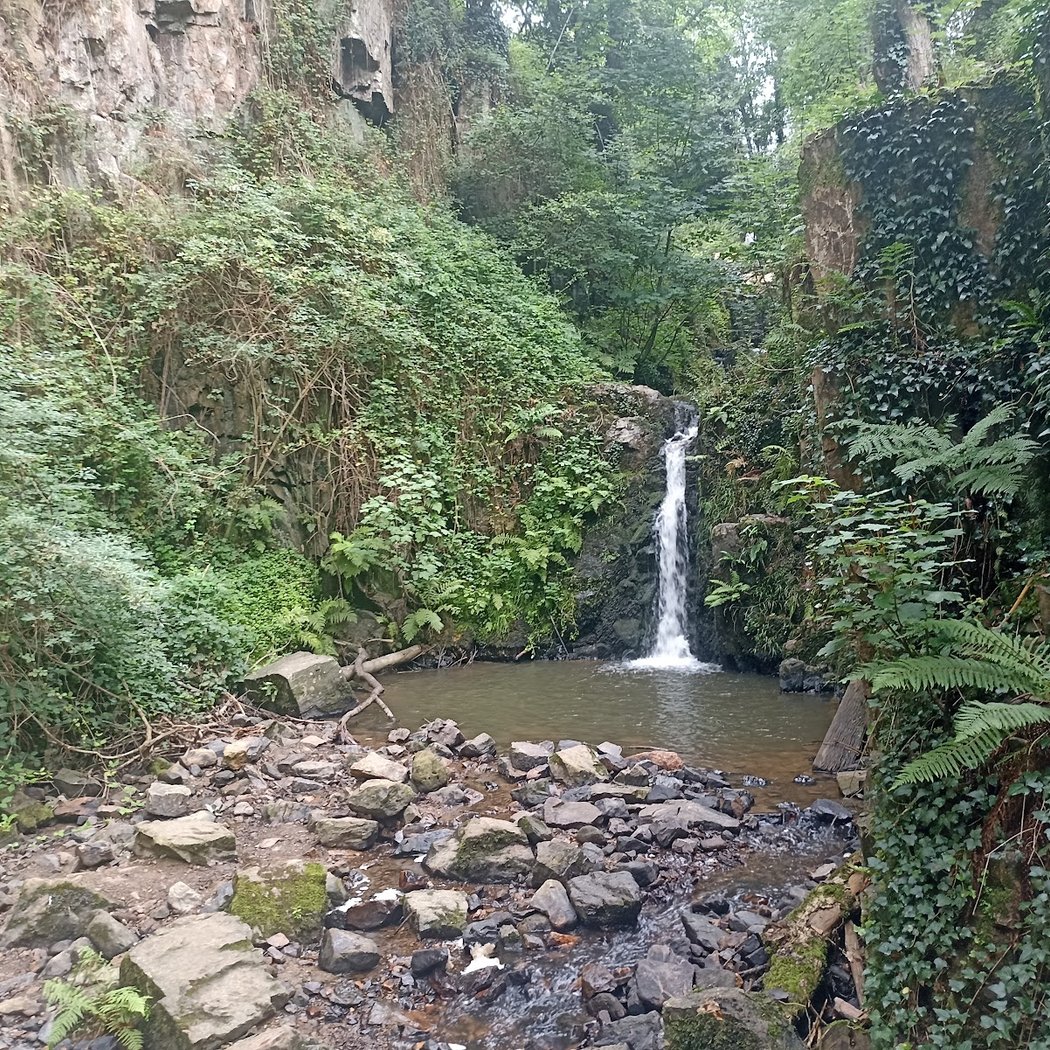 Mortain cascade 2