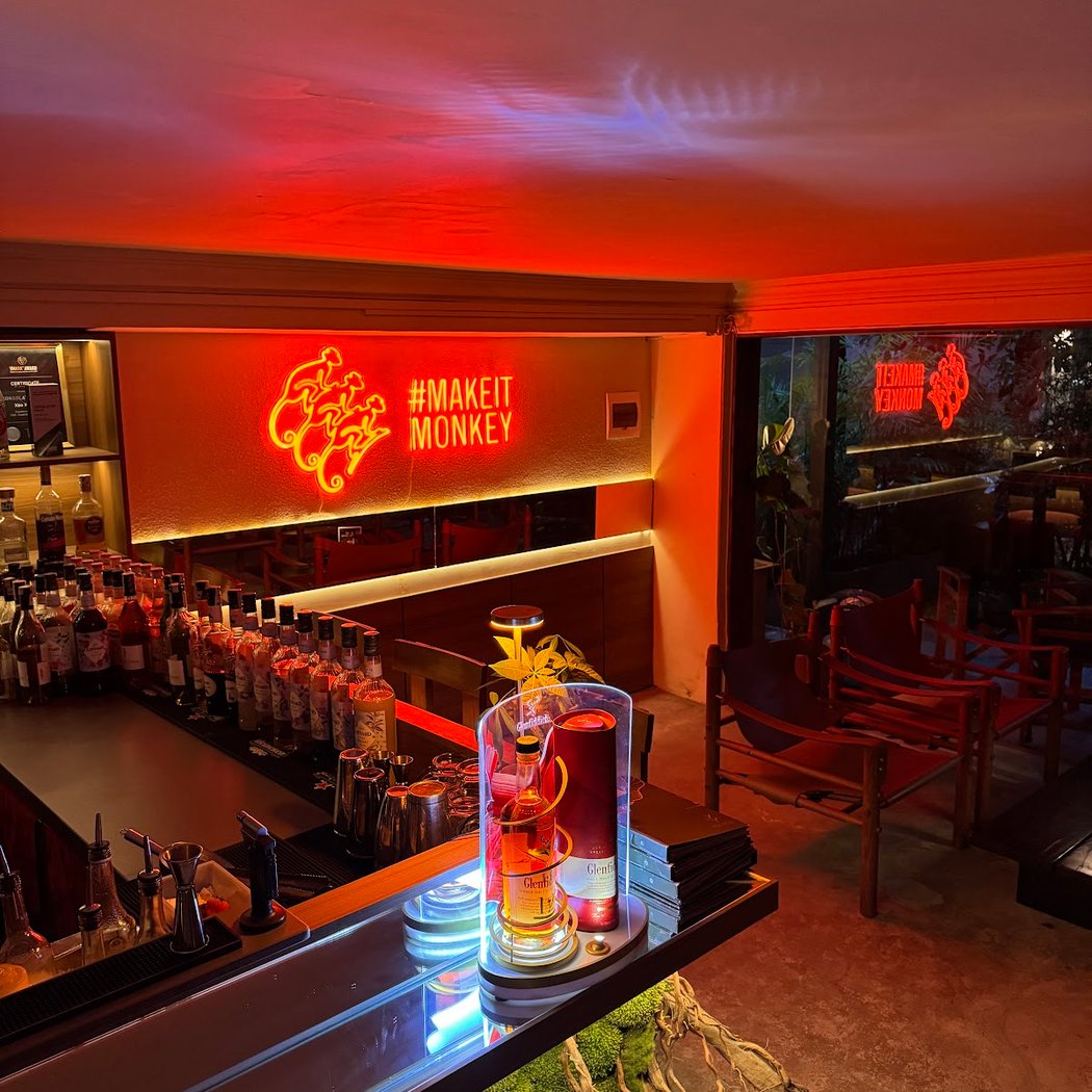 XÀO XẠC BAR - Quán Rượu Dưới Hiên 3