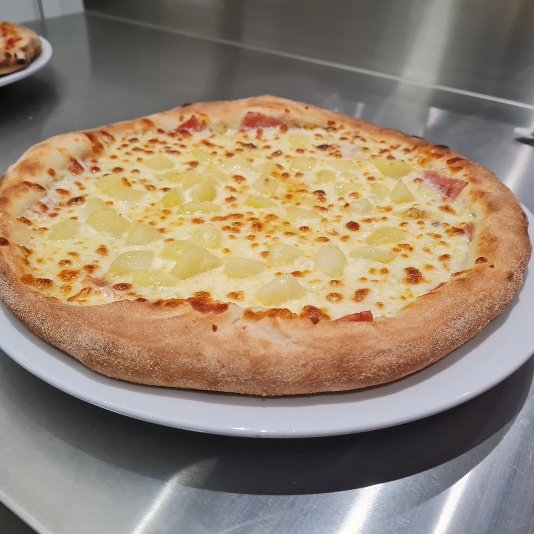 Hola Pizza 1