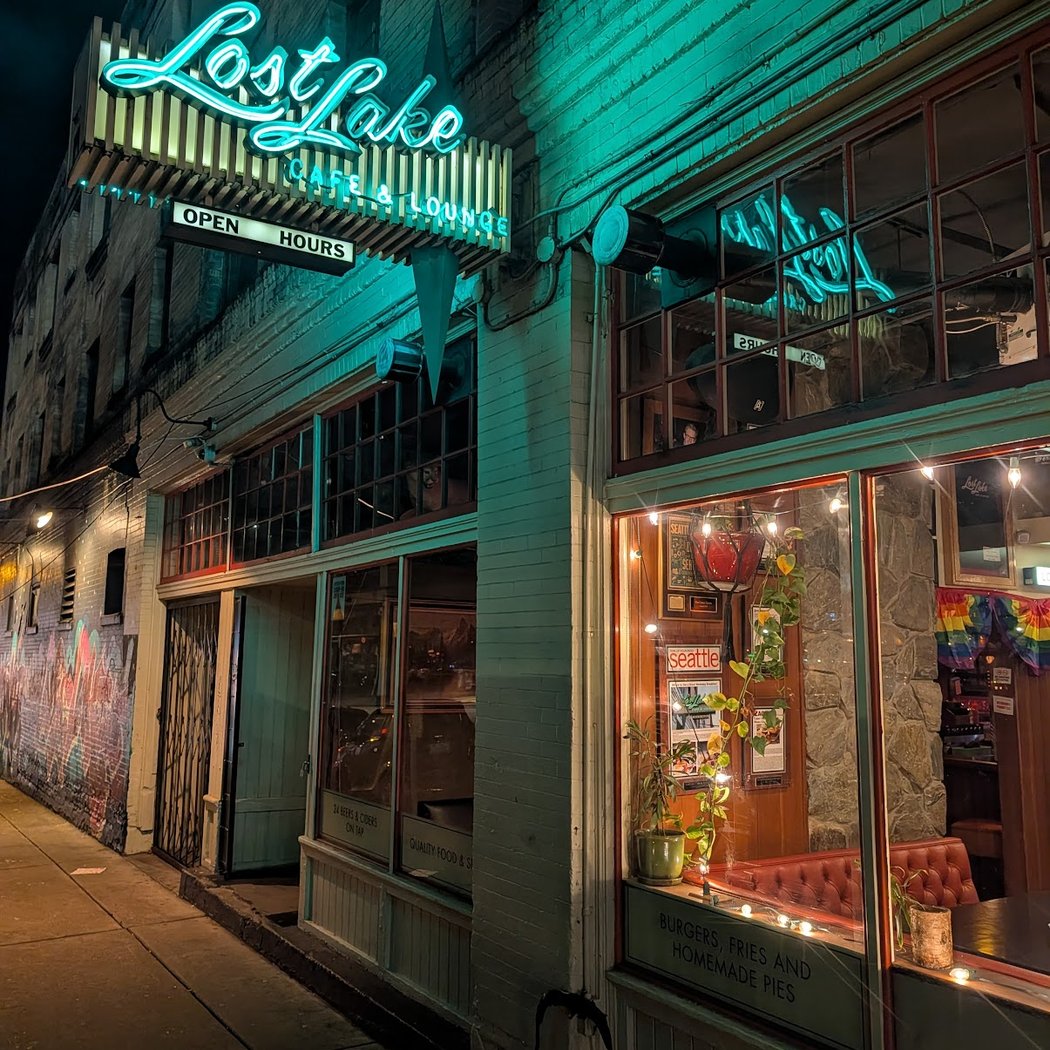 Lost Lake Cafe & Lounge 4