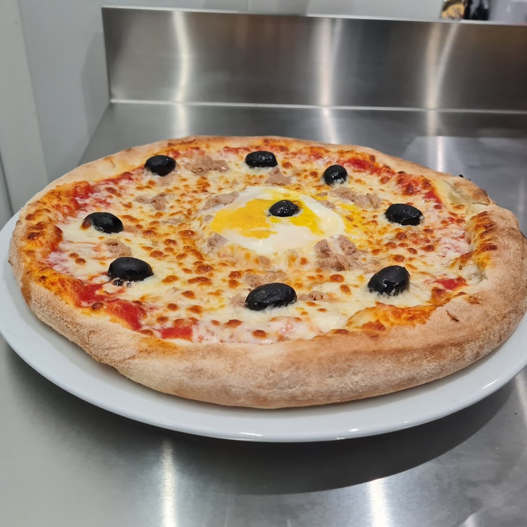 Hola Pizza 2