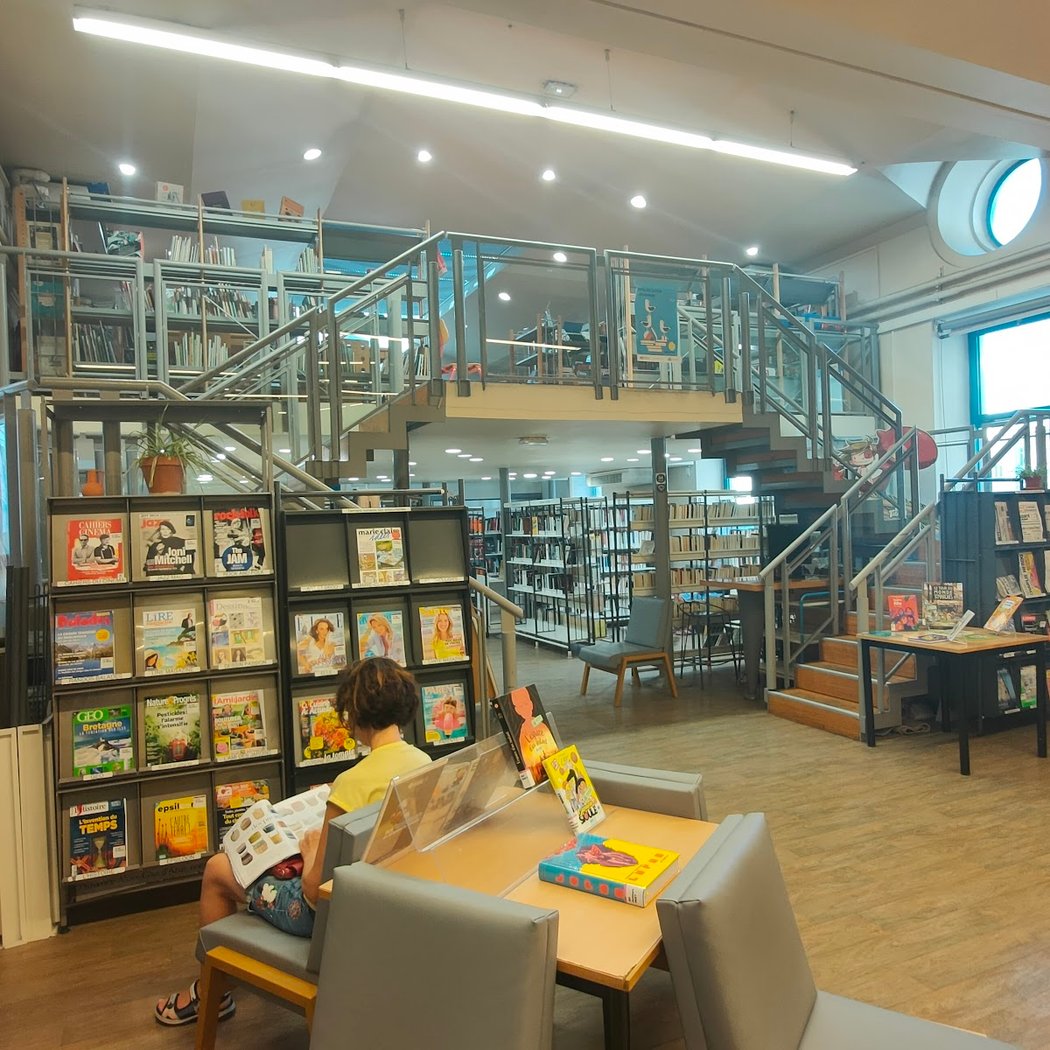 Library Cinq-Avenues 1