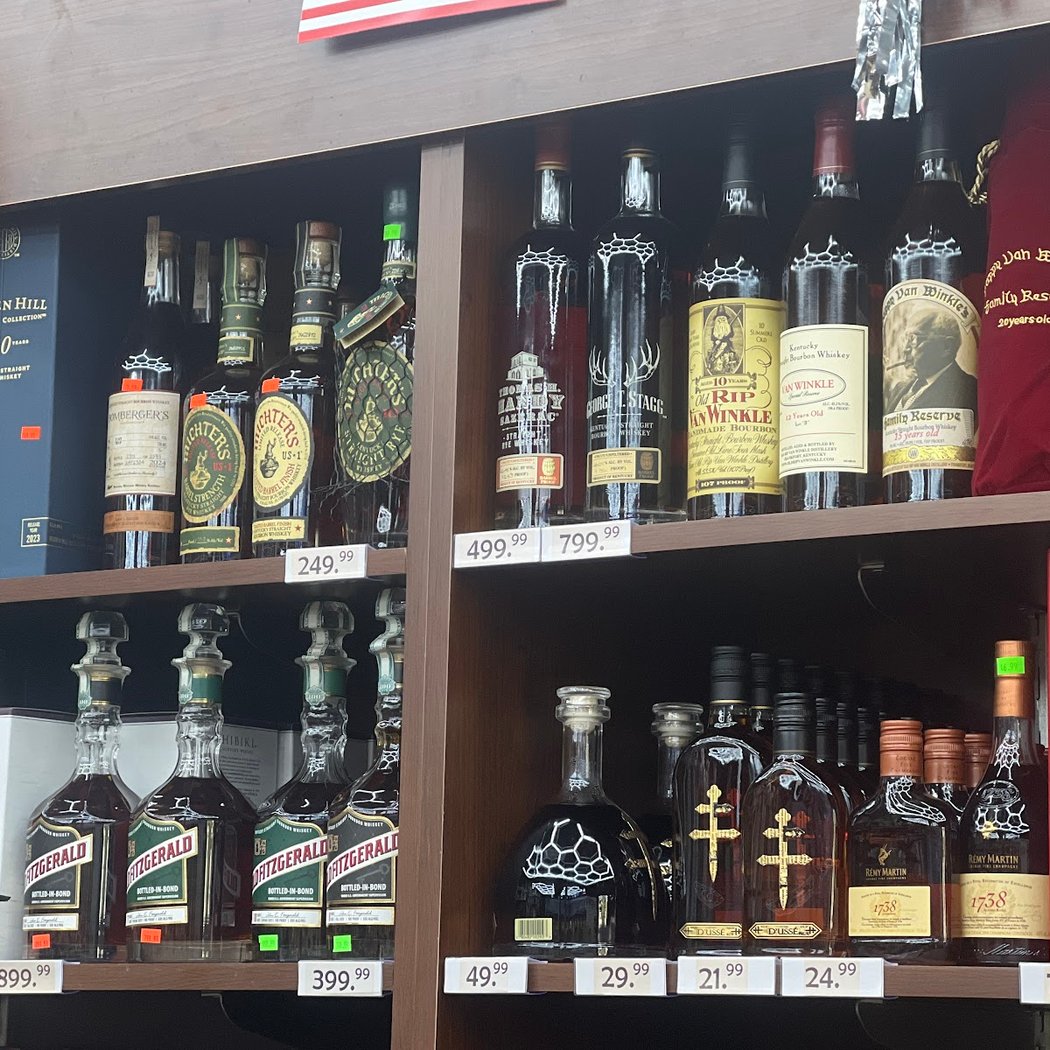 Kelly's Liquor Store 1