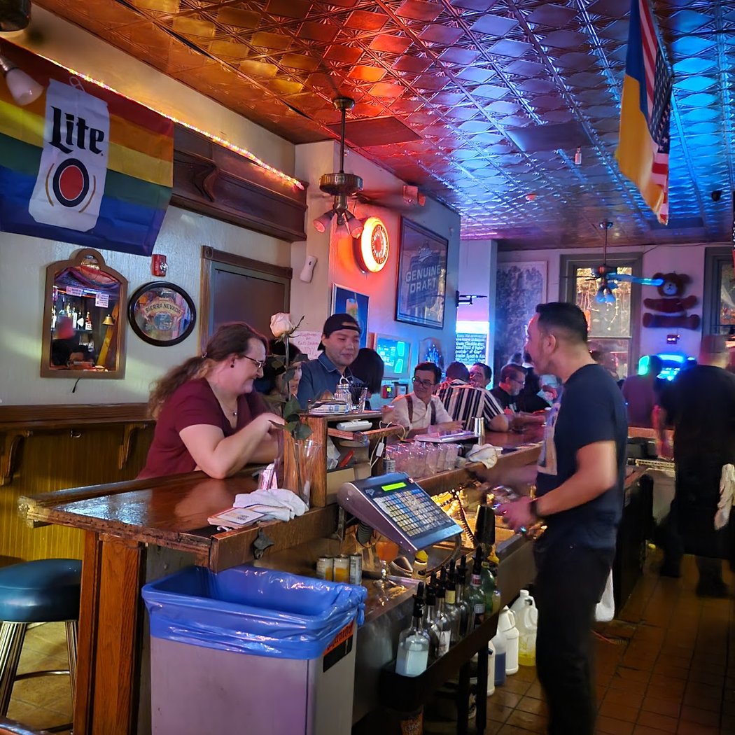 Mac's Club 1