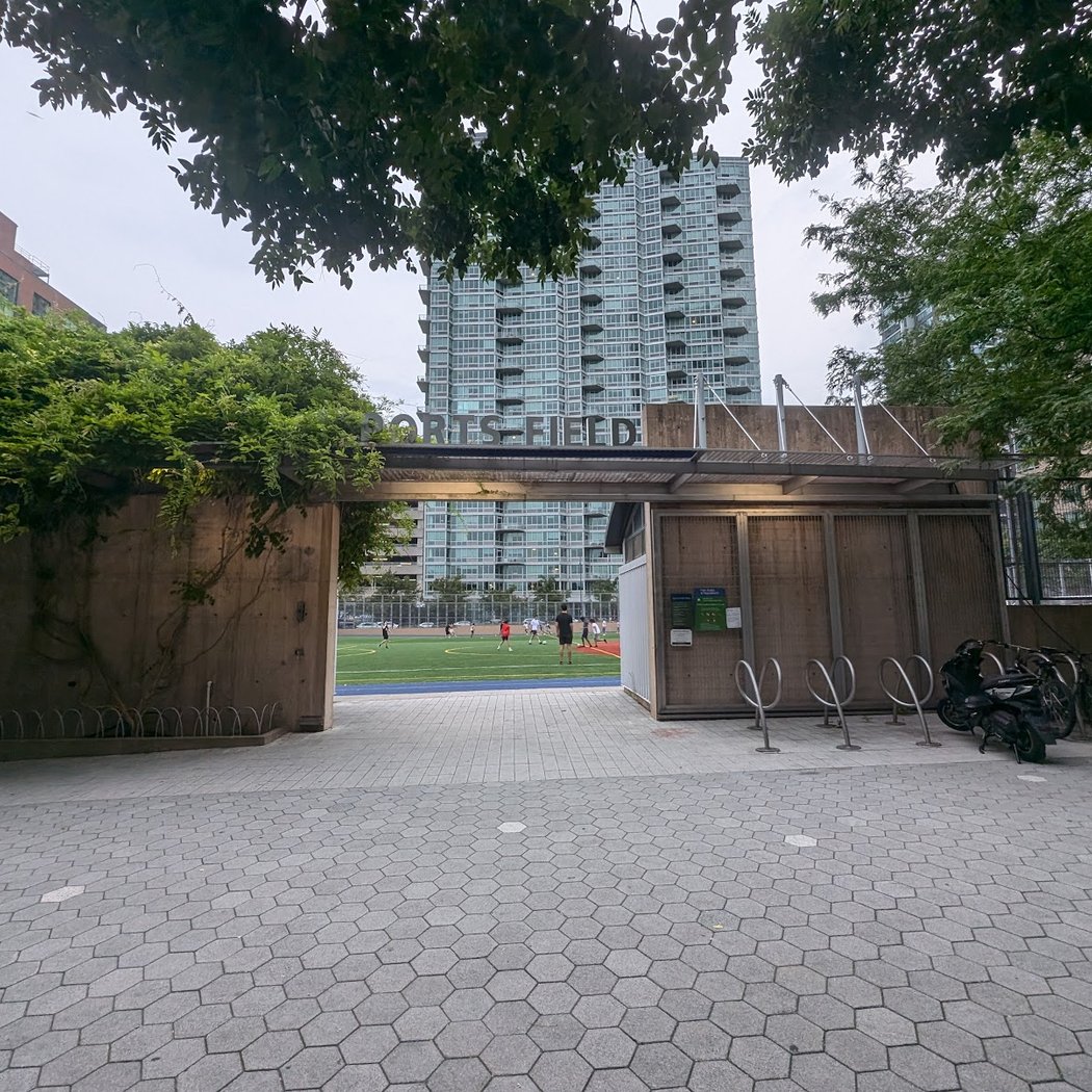 Gantry Plaza State Park - Sports field 3