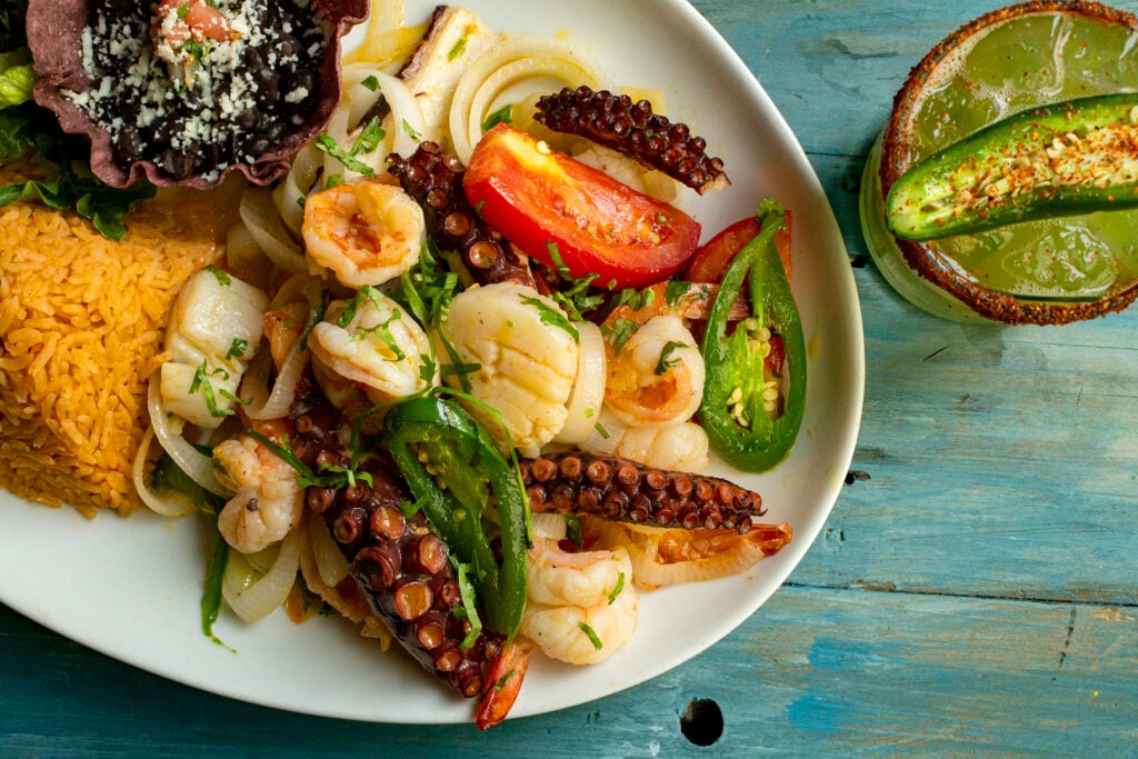Los Molcajetes Bar & Grill 2