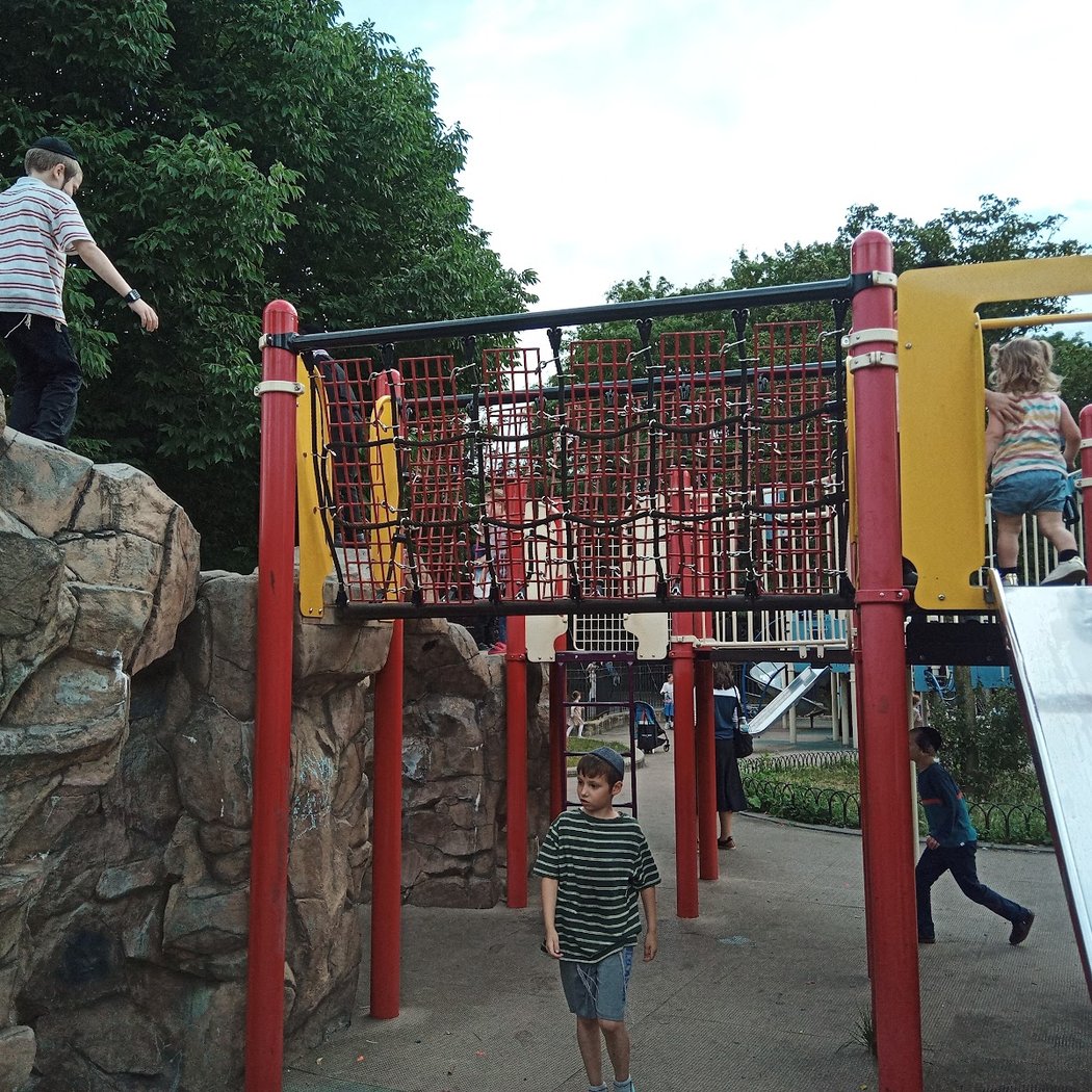 Gravesend Park playground 1
