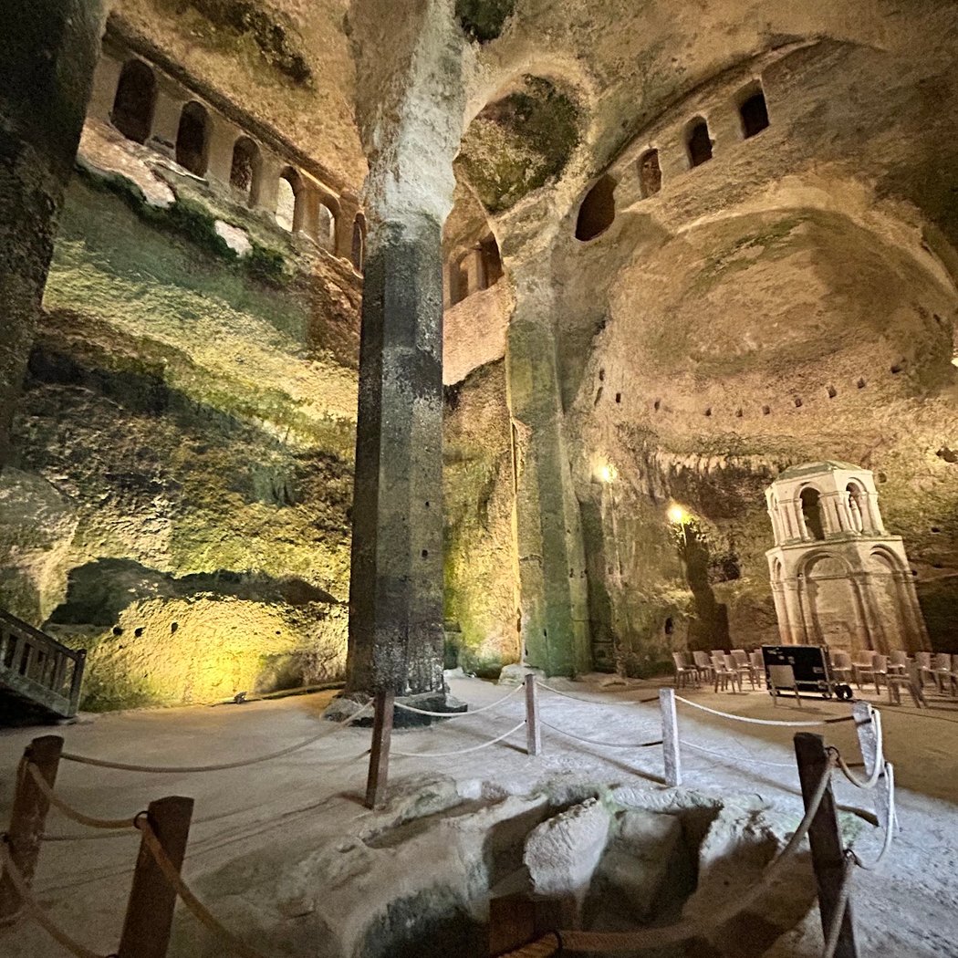 Église souterraine Saint-Jean de Aubeterre-sur-Dronne 1
